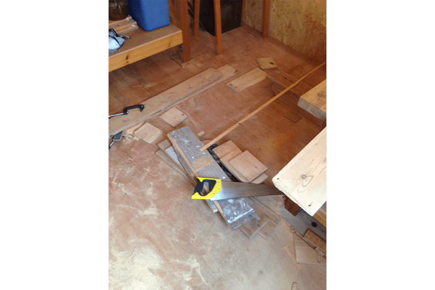 Floorboards sanding and cleaning
