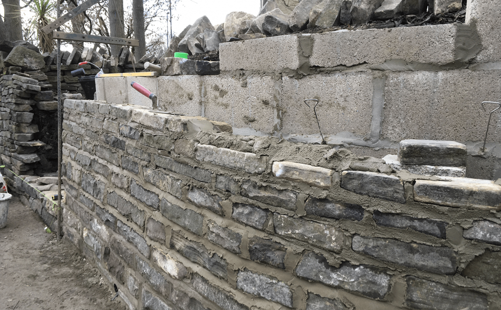 Mixed wall - dry stone and mortared