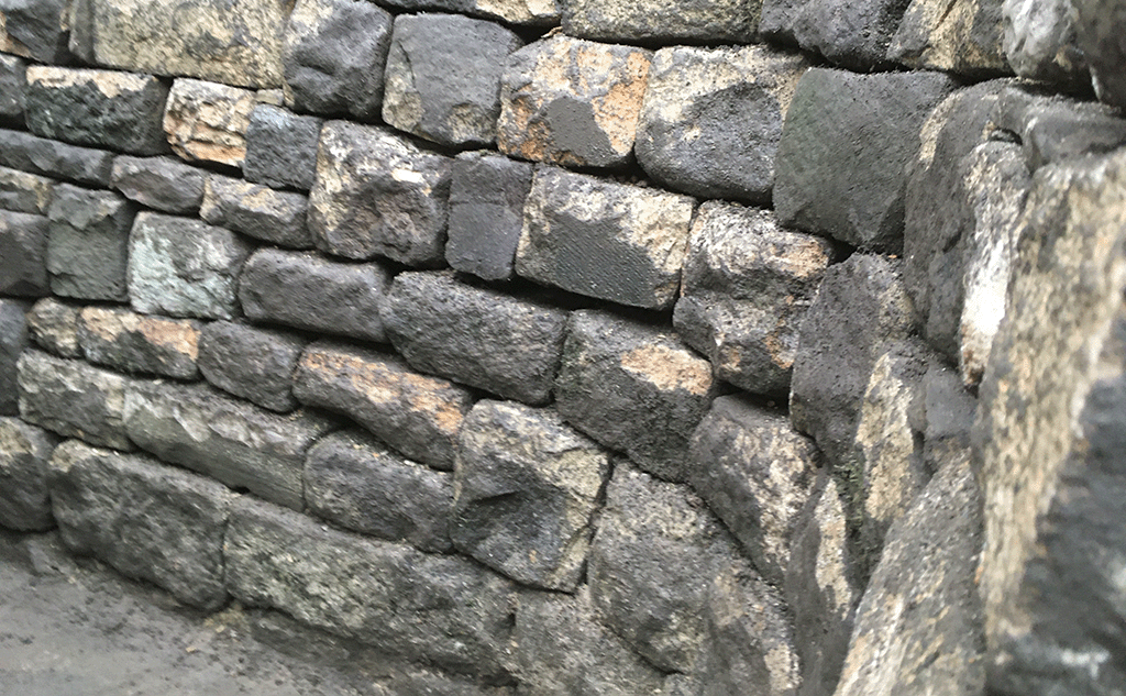 gritstone-dry-stone-retaining-wall-calderside-16