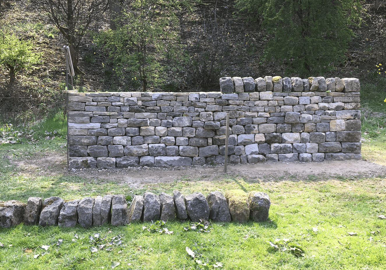 Dry stone wall cheek end